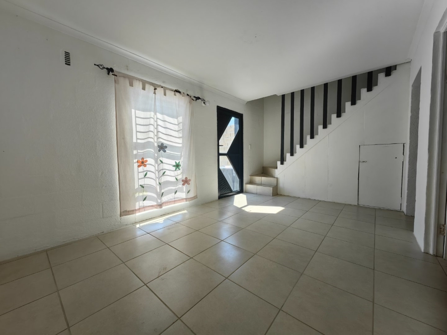 2 Bedroom Property for Sale in Eastridge Western Cape